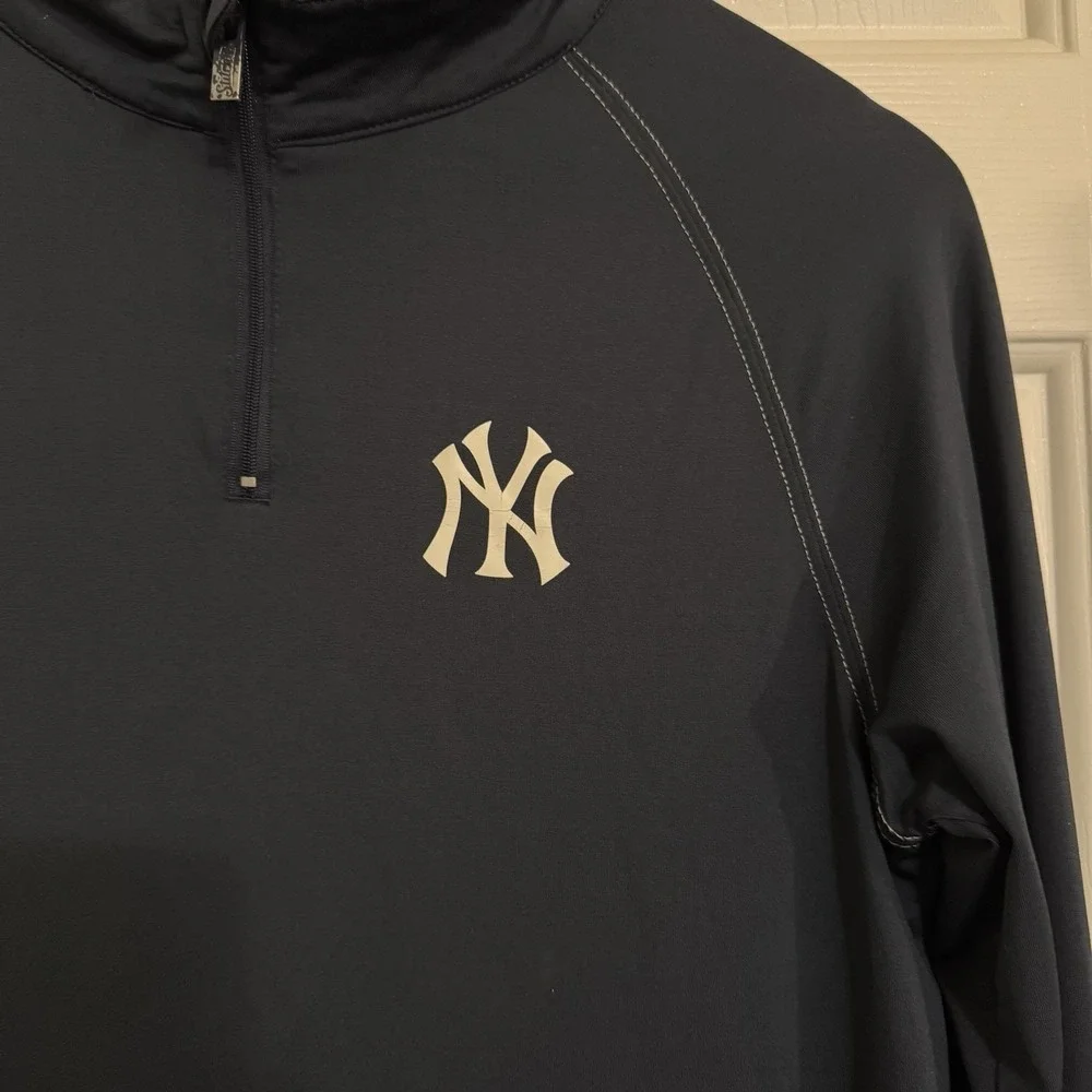 New York Yankees 1/4 Zip Long Sleeve Lightweight Shirt By‎ Stitches Youth Large